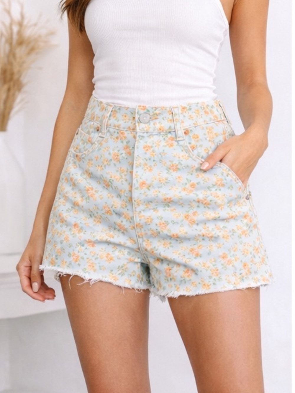 Zara 90s Floral Denim Shorts NWT High Rise Raw Hem Vintage Style Size 4